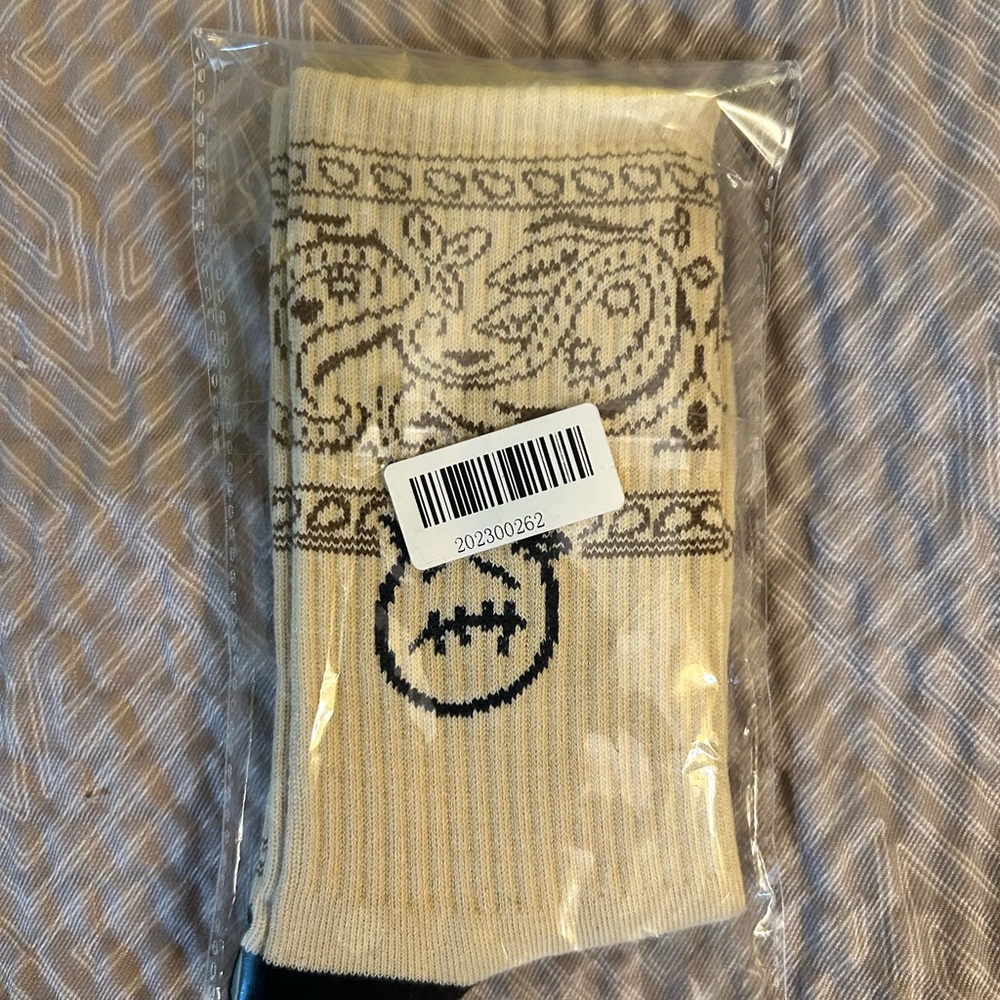 Cactus Jack Cream Casual Socks with Paisley Print GREAT DEAL!!!